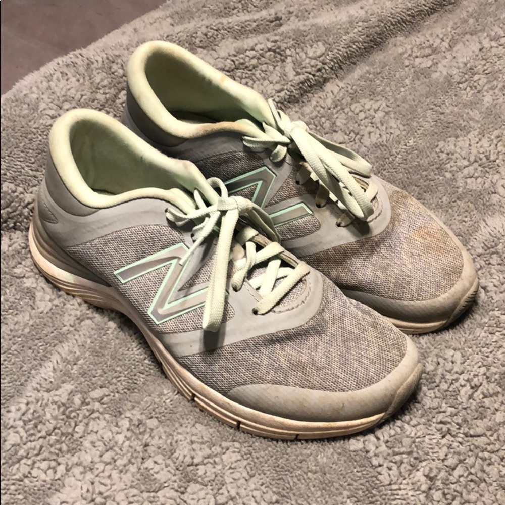 New Balance tennis shoes